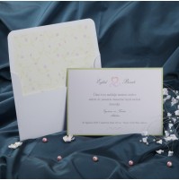 Vabilo - belo z zelenim robom in roza srčkom Vabilo - belo z zelenim robom in roza srčkom